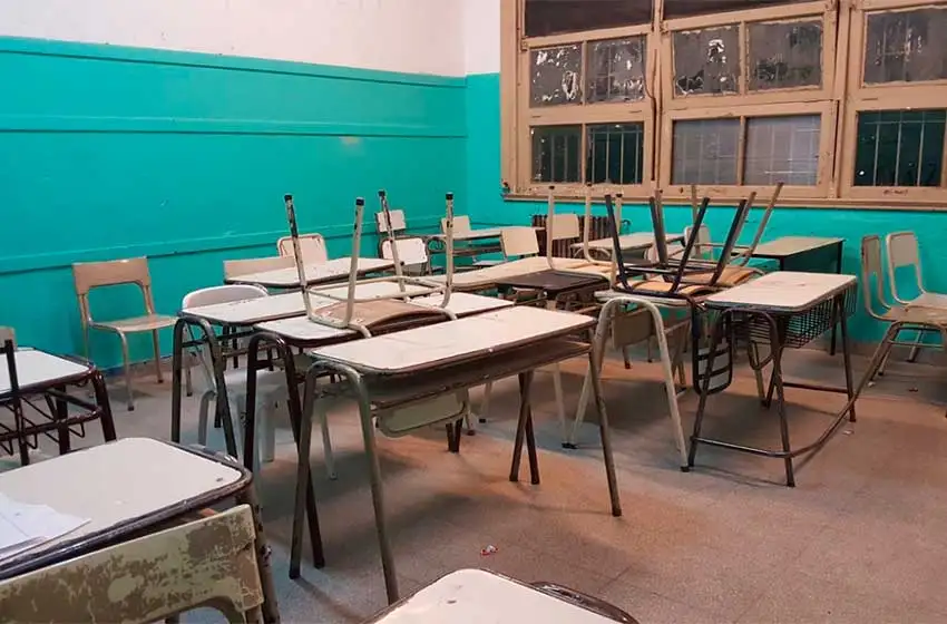 Buscan saber el destino de $200 millones que recibió el municipio para arreglar escuelas