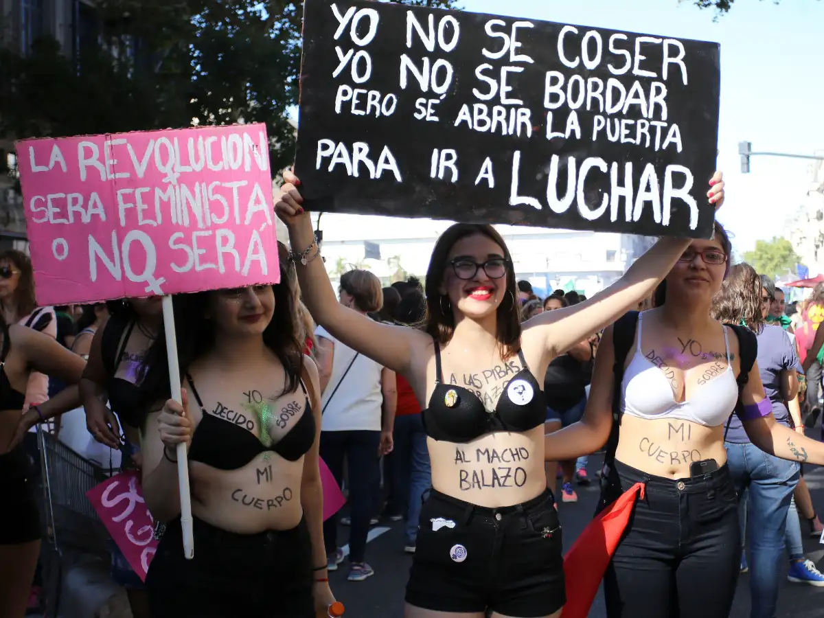 Los políticos acompañaron desde las redes sociales el 8M