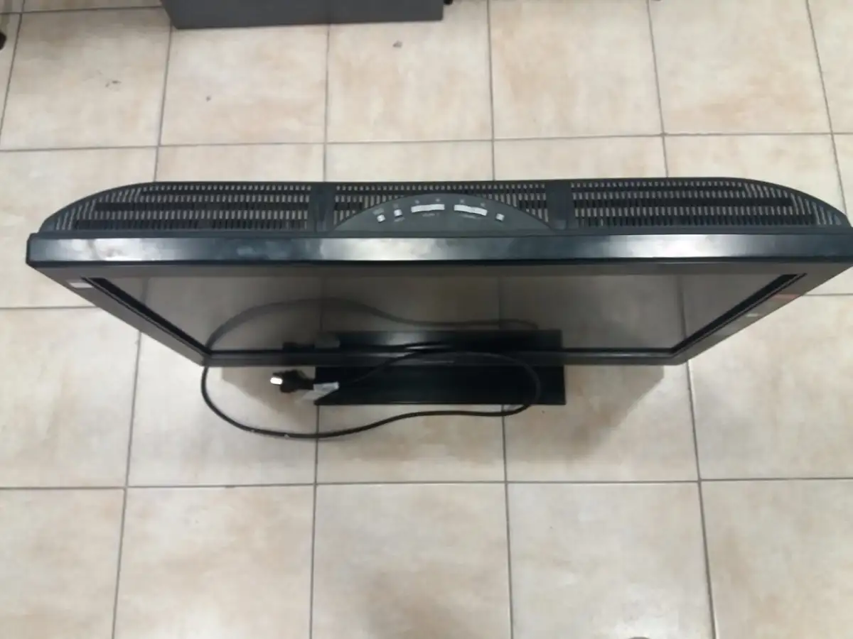 Recuperan televisor robado en una casa quinta de barrio Savio y busca a los ladrones
