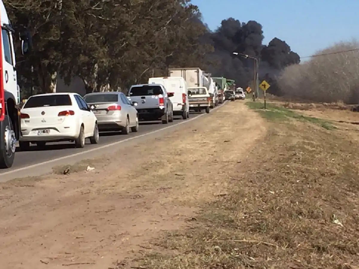 Sigue cortada la ruta 158 a causa de un incendio 
