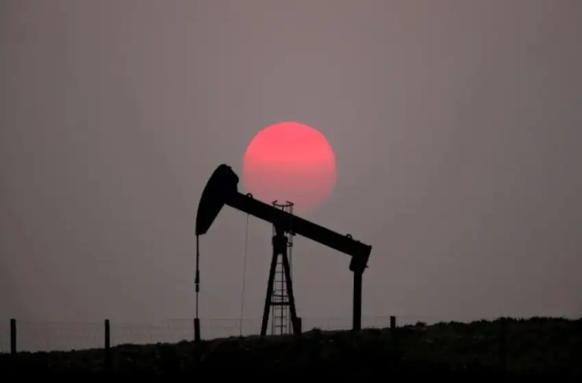 El petróleo cierra al alza por el anuncio de prórroga de cierre del gasoducto Nord Stream