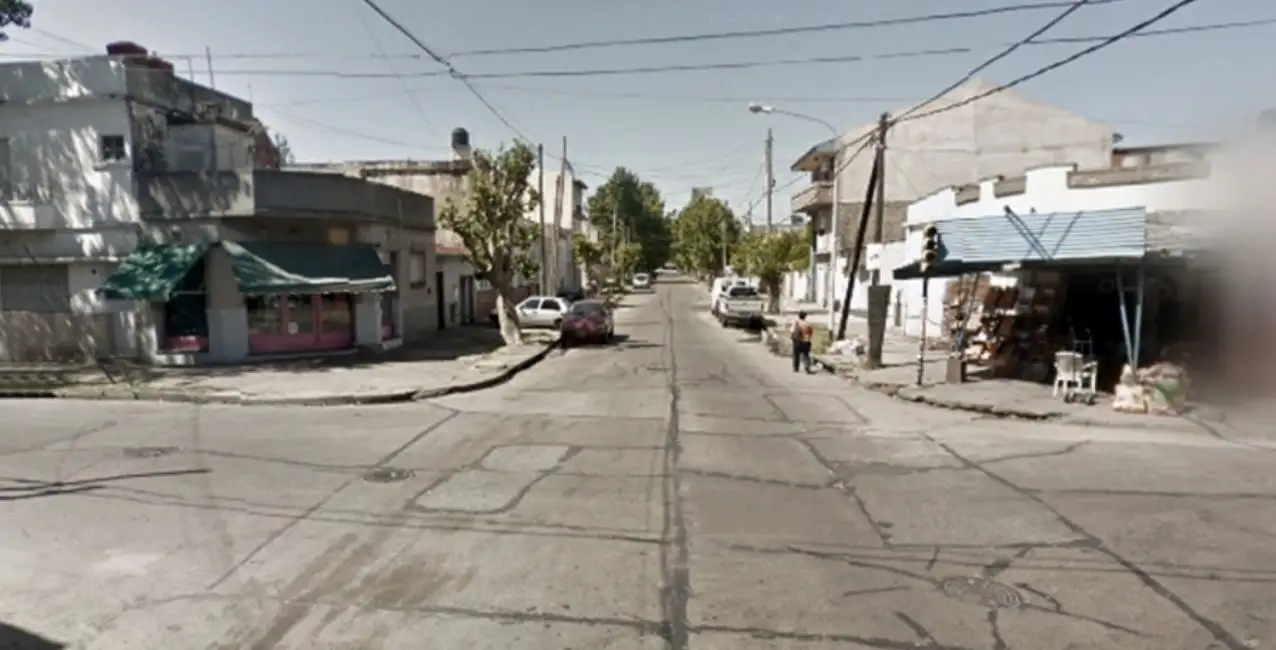 Un policía baleó a un “motochorro” que intentó robarle