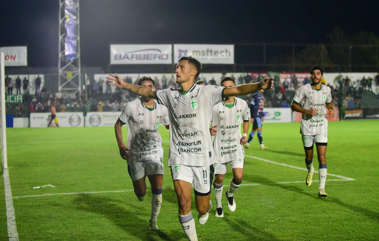 Avaro abrió el marcador para el equipo de Maza
