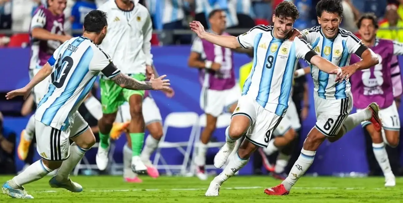 Julián Álvarez y un golazo de antología para ganarle a Suiza. Foto: Fernando Nicola