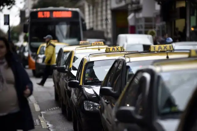 Los titulares de taxis piden “un aumento urgente” de la tarifa