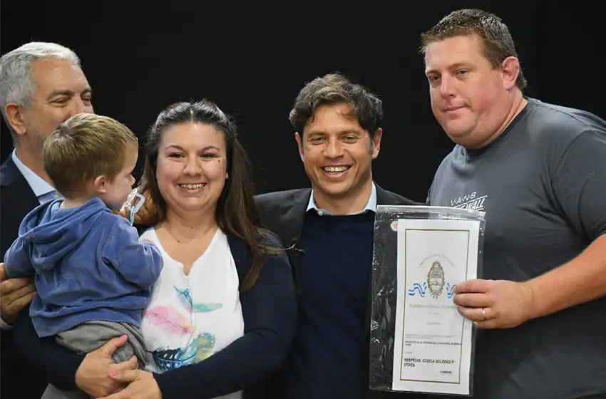 Kicillof firmó convenio para construir 100 viviendas en Olavarría