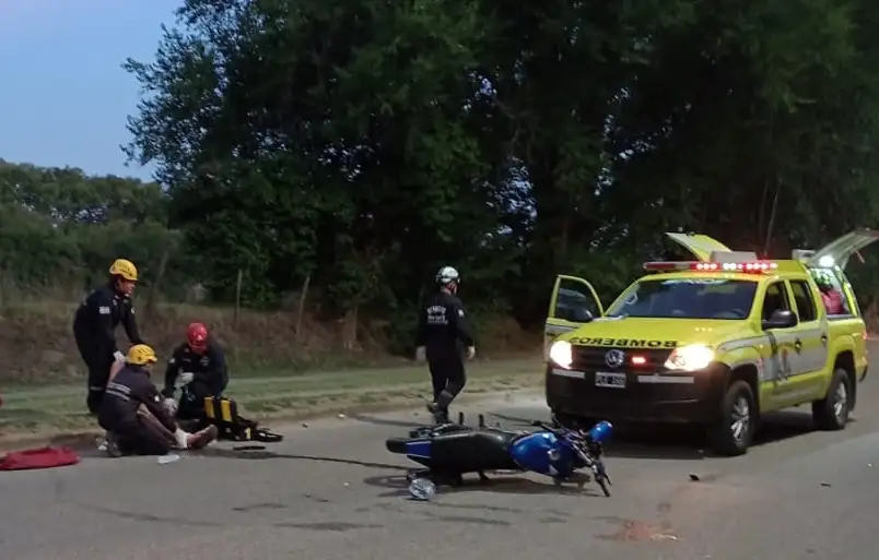 Uno de los accidentes fue entre una moto y una peatón, en Santa Fe y Huhn. Crédito: Bomberos de Venado Tuerto.