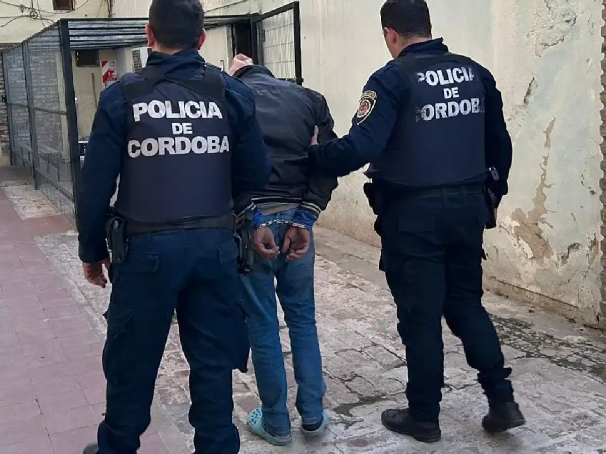 Detienen a un hombre que ingresó a una vivienda de barrio Roca
