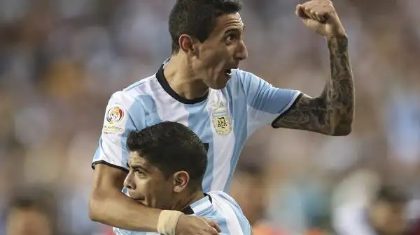 Argentina va por la clasificación, pero todos hablan de Messi