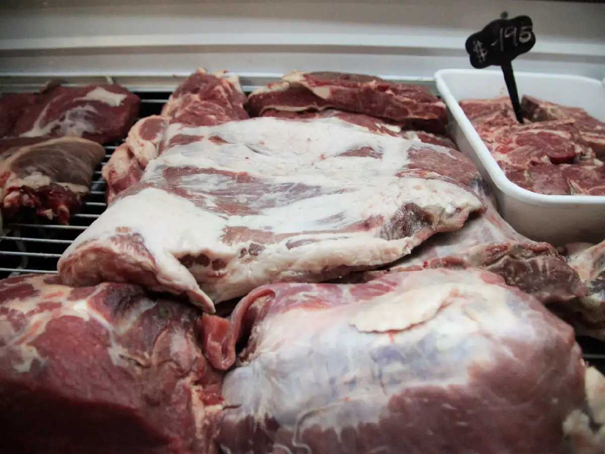 Por la suba del pollo se achicó la brecha de precios con el asado