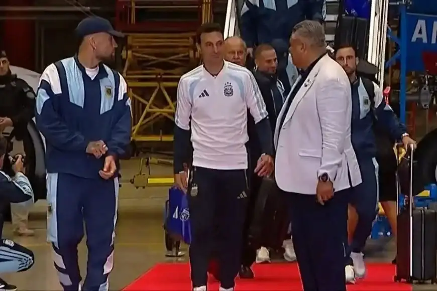 Nicolás Otamendi, Lionel Scaloni y Chiqui Tapia