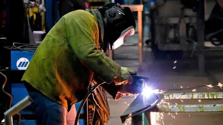 Aseguran que no subirán los impuestos a la producción
