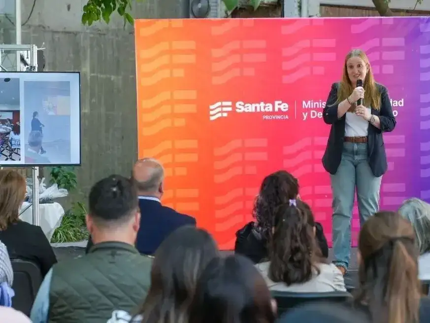 La ministra Victoria Tejeda encabezó el lanzamiento del Programa Nutre en la ciudad de Santa Fe.