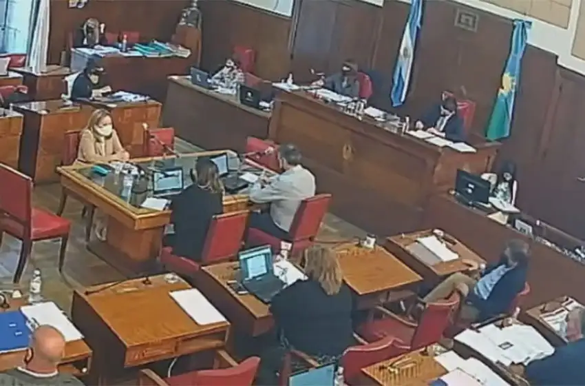 Suspenden a Defensor del Pueblo hasta fin de año por “falta de ética y decoro”