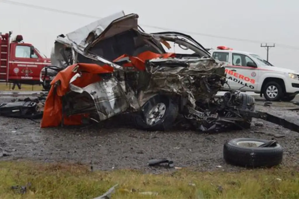 Accidente fatal en Buenos Aires: tres muertos en un choque frontal entre una camioneta y un camión