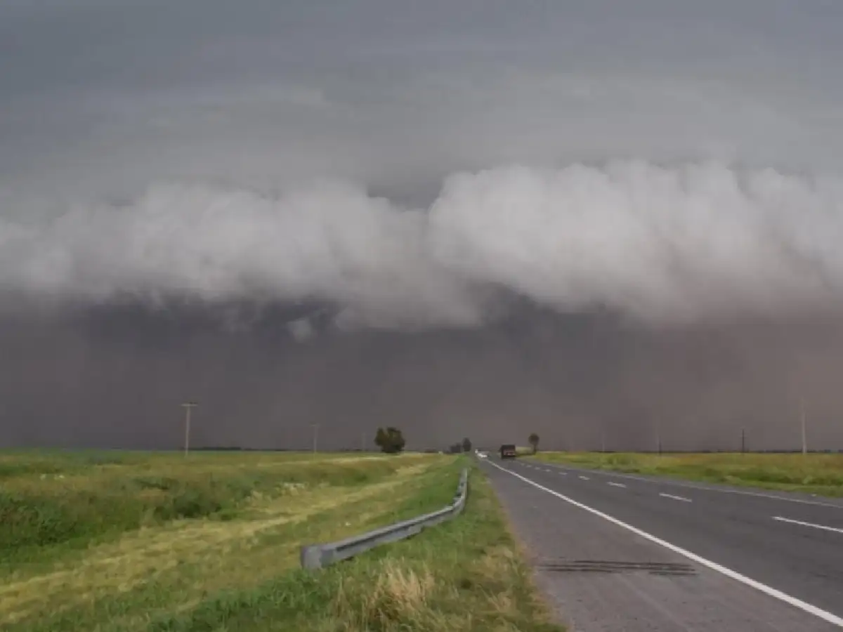 Comenzó a llover en el sur de Córdoba y se mantiene la alerta por tormentas y vientos fuertes