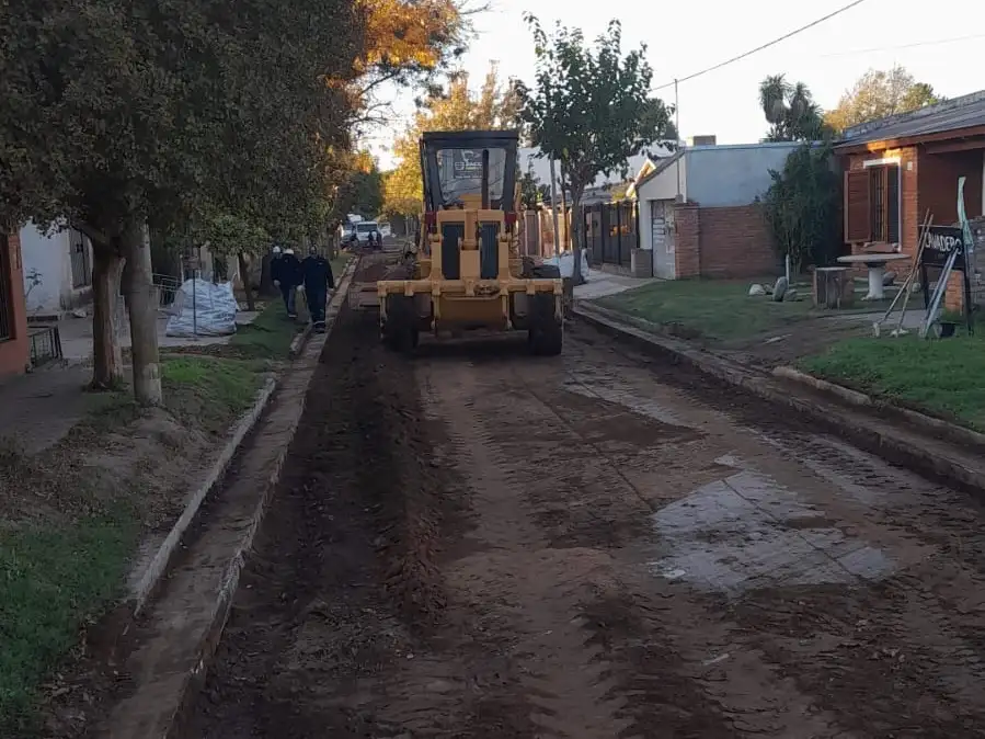 Las maquina trabaja en la preparación del terreno.