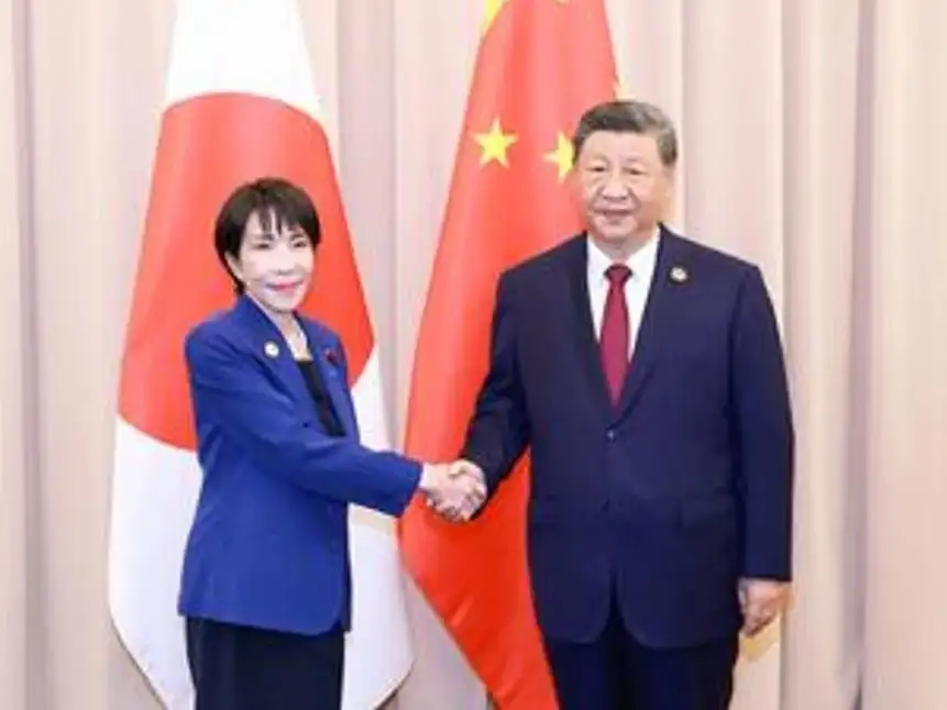 Sanae Takaichi con Xi Jinping.