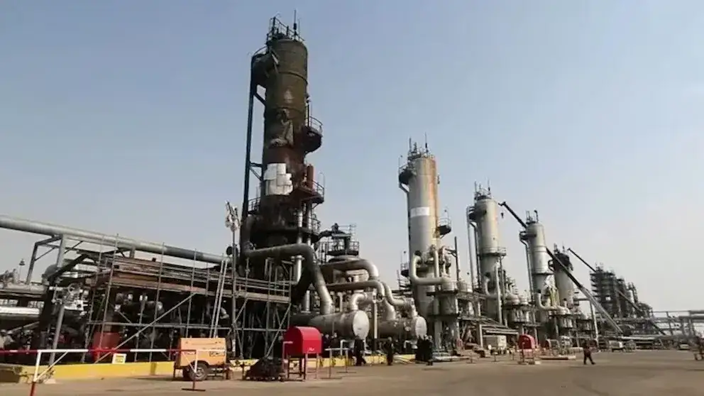 Los rebeldes hutíes lanzaron una nueva ofensiva con misiles y drones contra instalaciones petroleras de Aramco y el aeropuerto de Riad, en medio de la escalada militar entre Yemen y Arabia Saudita.