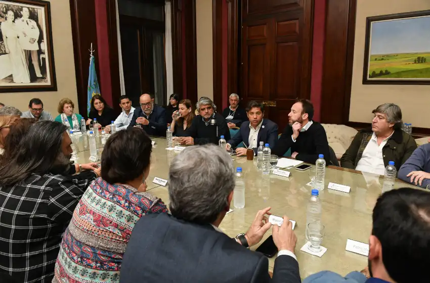 La Provincia ratificó que volverá a reunirse con docentes y estatales para discutir salarios el mes próximo