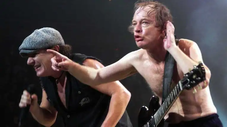 Por el momento, los shows siguen en pie, aunque el estado de salud del músico mantiene en alerta a los fanáticos que esperan el regreso de la icónica banda al país.