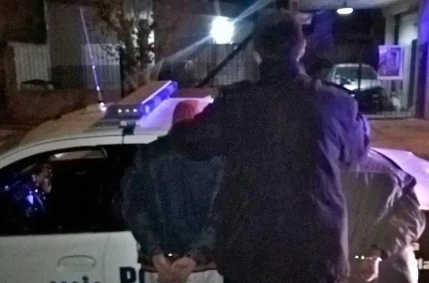 Los detuvieron por golpear a un hombre con una piedra