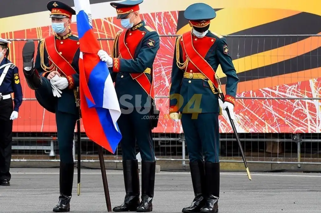 Rusia retira sus tropas de la frontera con Ucrania