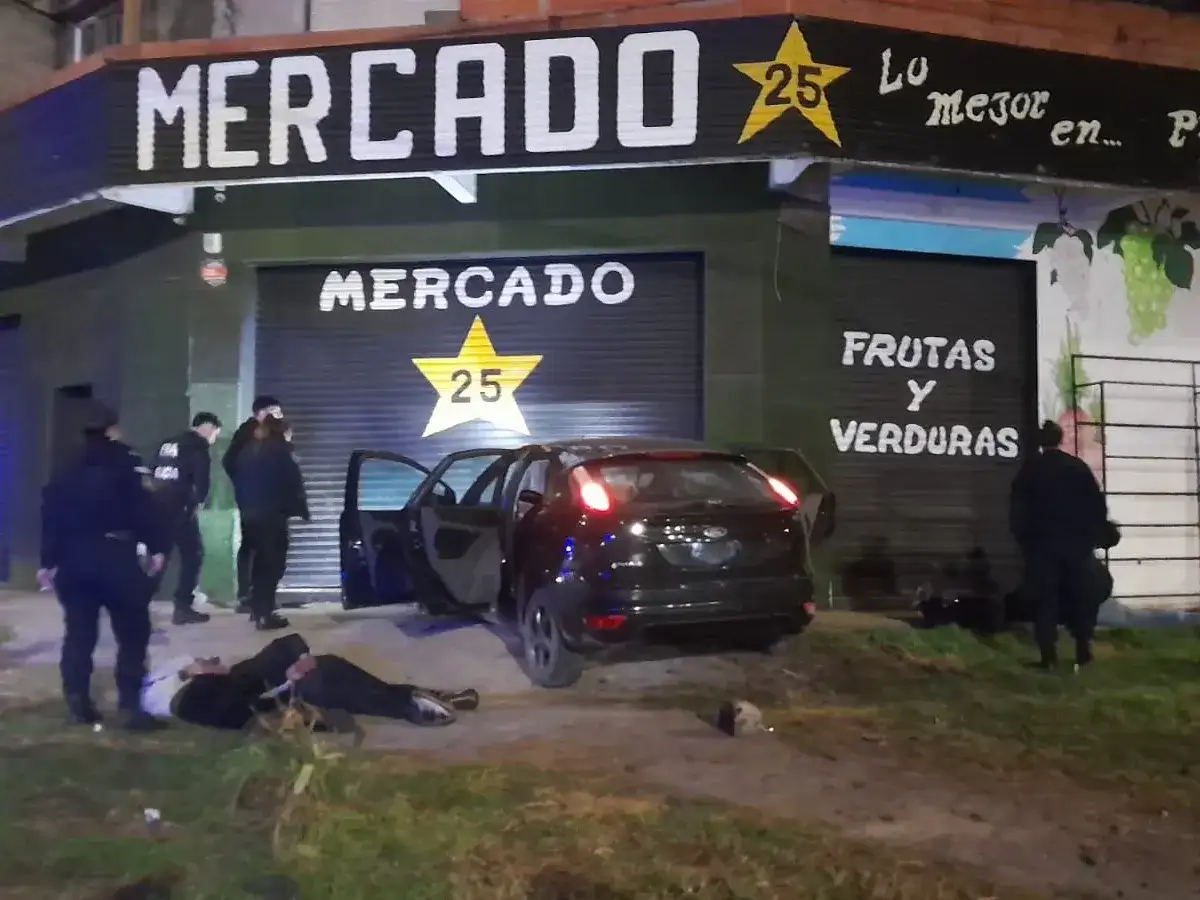 El vehículo recorrió distintas arterias de la ciudad a gran velocidad.