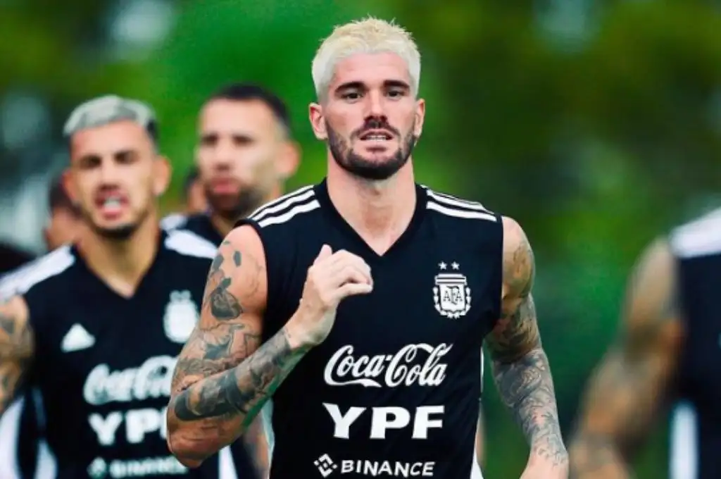 Rodrigo De Paul estrenó nuevo look en los entrenamientos con la Selección Argentina