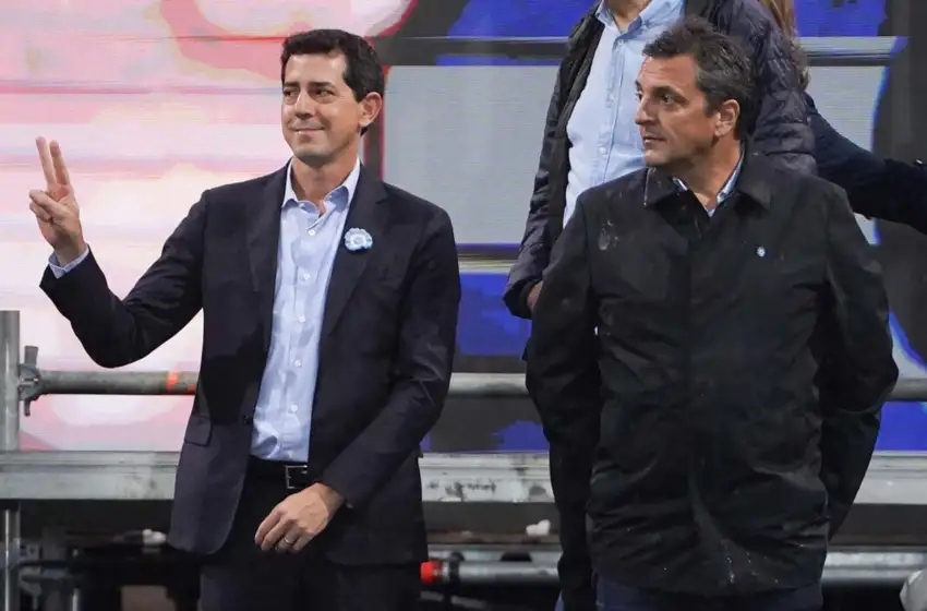 Wado de Pedro mostró su apoyo a la fórmula de consenso de UxP y Massa le agradeció “el esfuerzo y la unidad”
