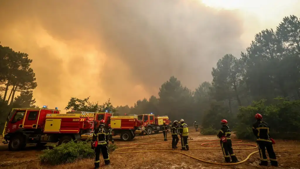 Ola de calor, fuertes vientos e incendios: máxima alerta en España y Francia.