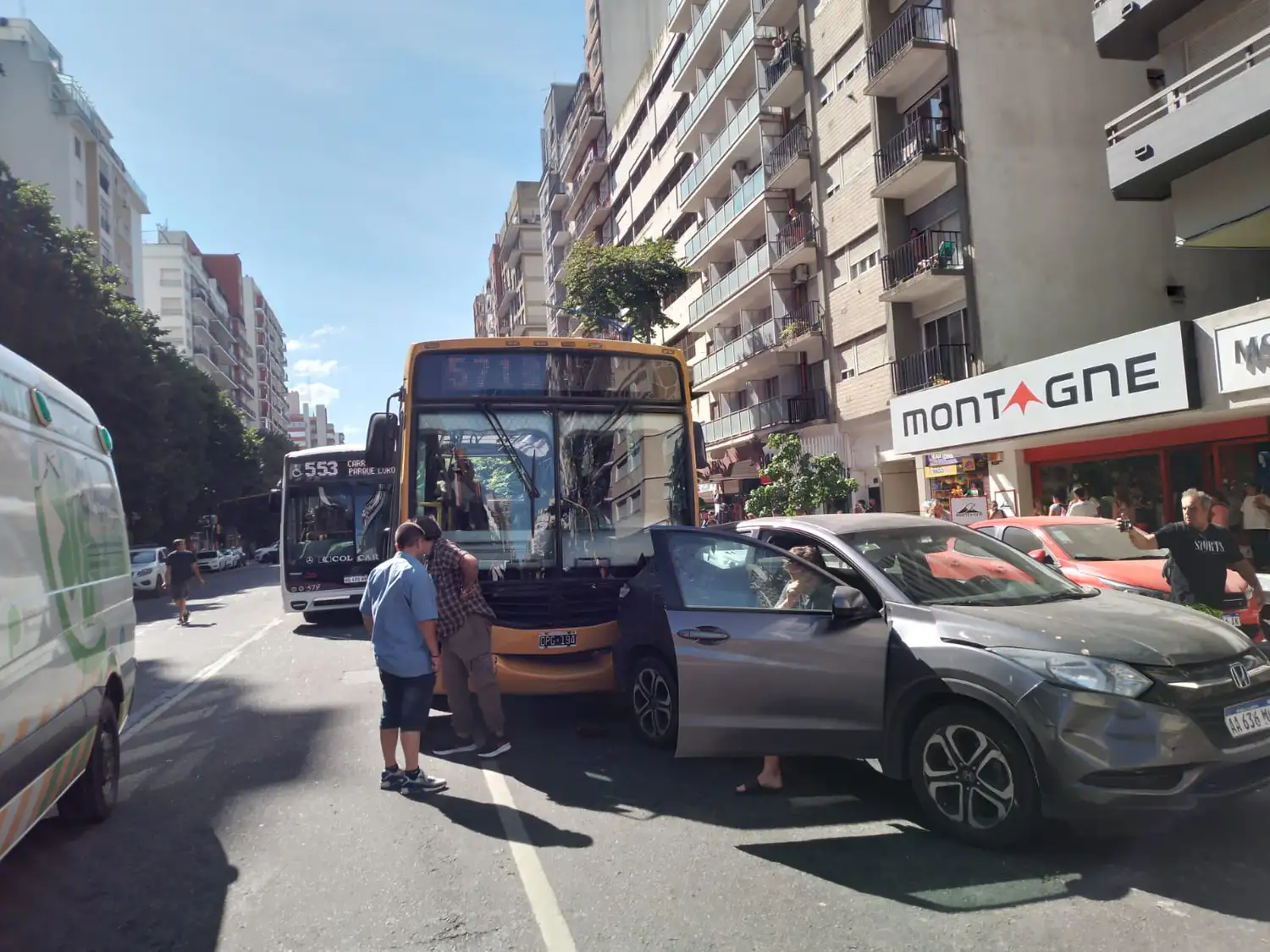 Las autoridades cortaron el paso por la avenida Colón.