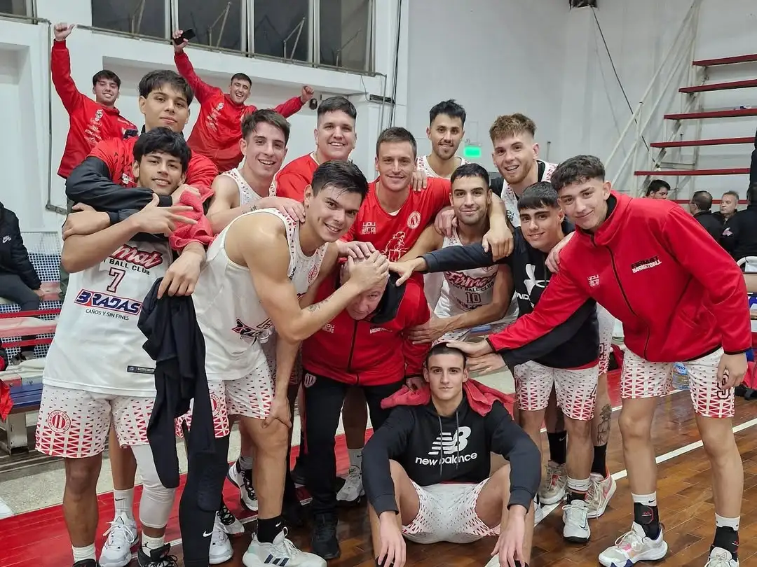 Firmat FBC aprovechó el complicado momento que pasa Atlético con sus lesionados, para sumar una buena victoria.
