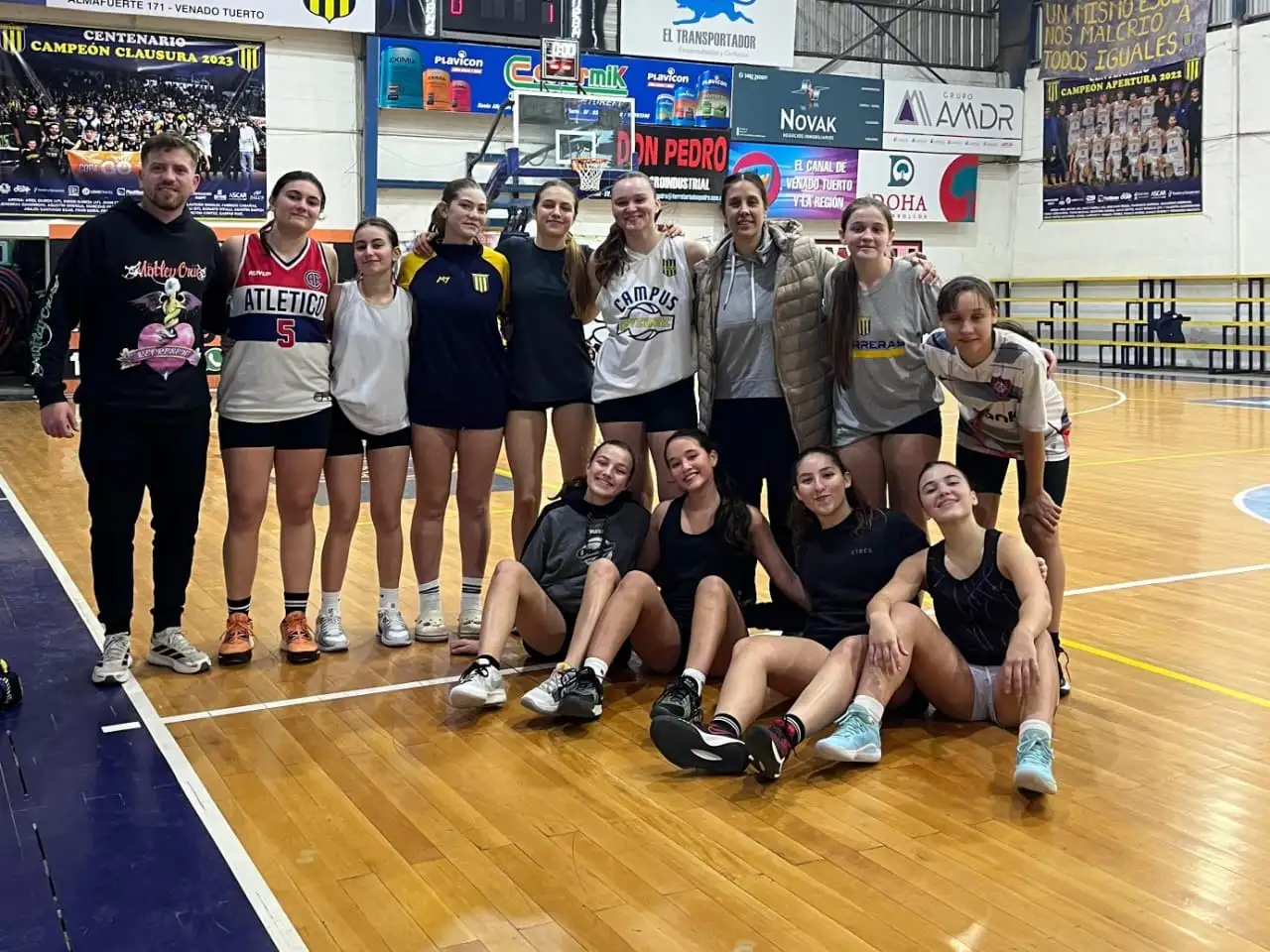 Las chicas se entrenaron en Centenario pensando en el torneo.