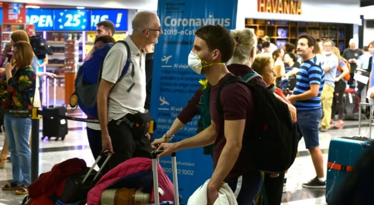 Coronavirus: restringen vuelos a EE.UU., Europa, México y Brasil por el rebrote