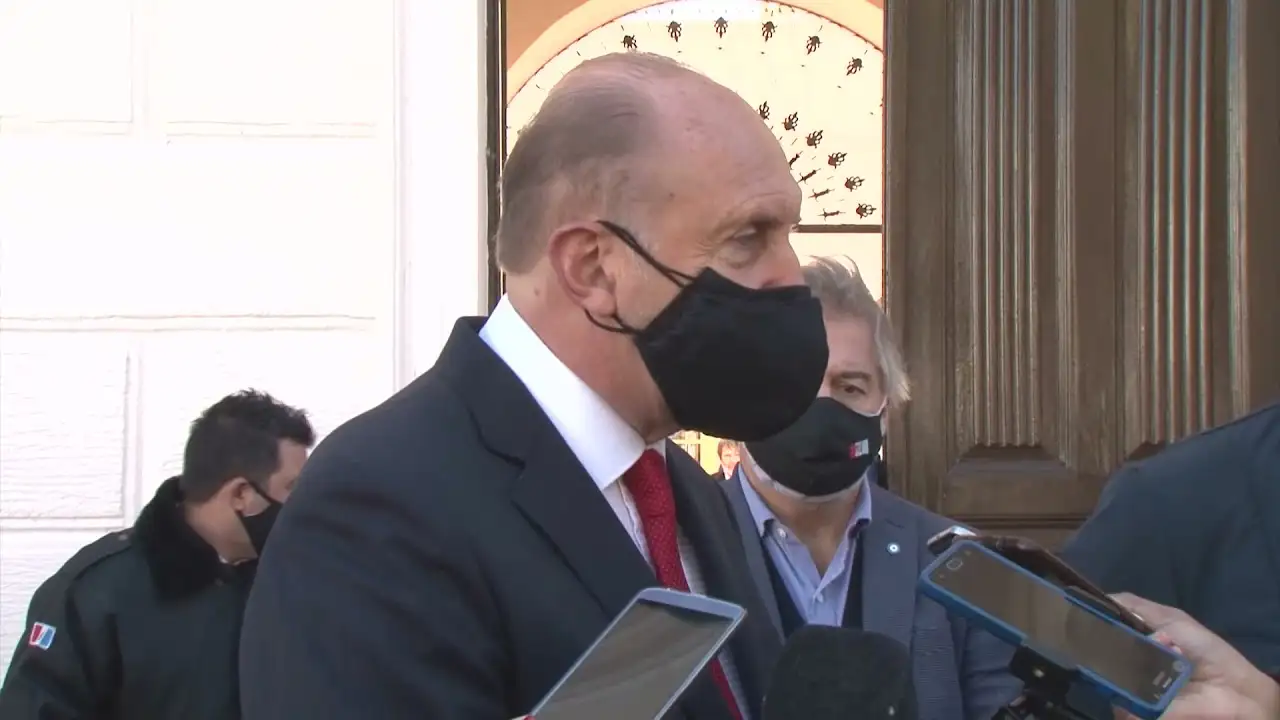 Perotti negó la existencia de vacunatorios vip en Santa Fe