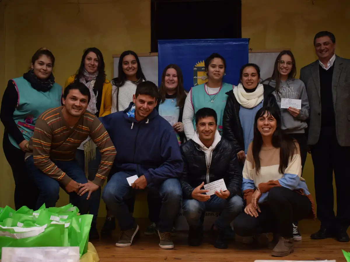 Brinkmann, otro municipio que apuesta a la educación y al deporte: entregó 490 becas 