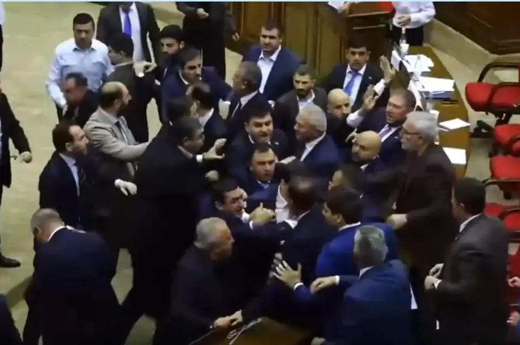 Batalla Campal entre legisladores
