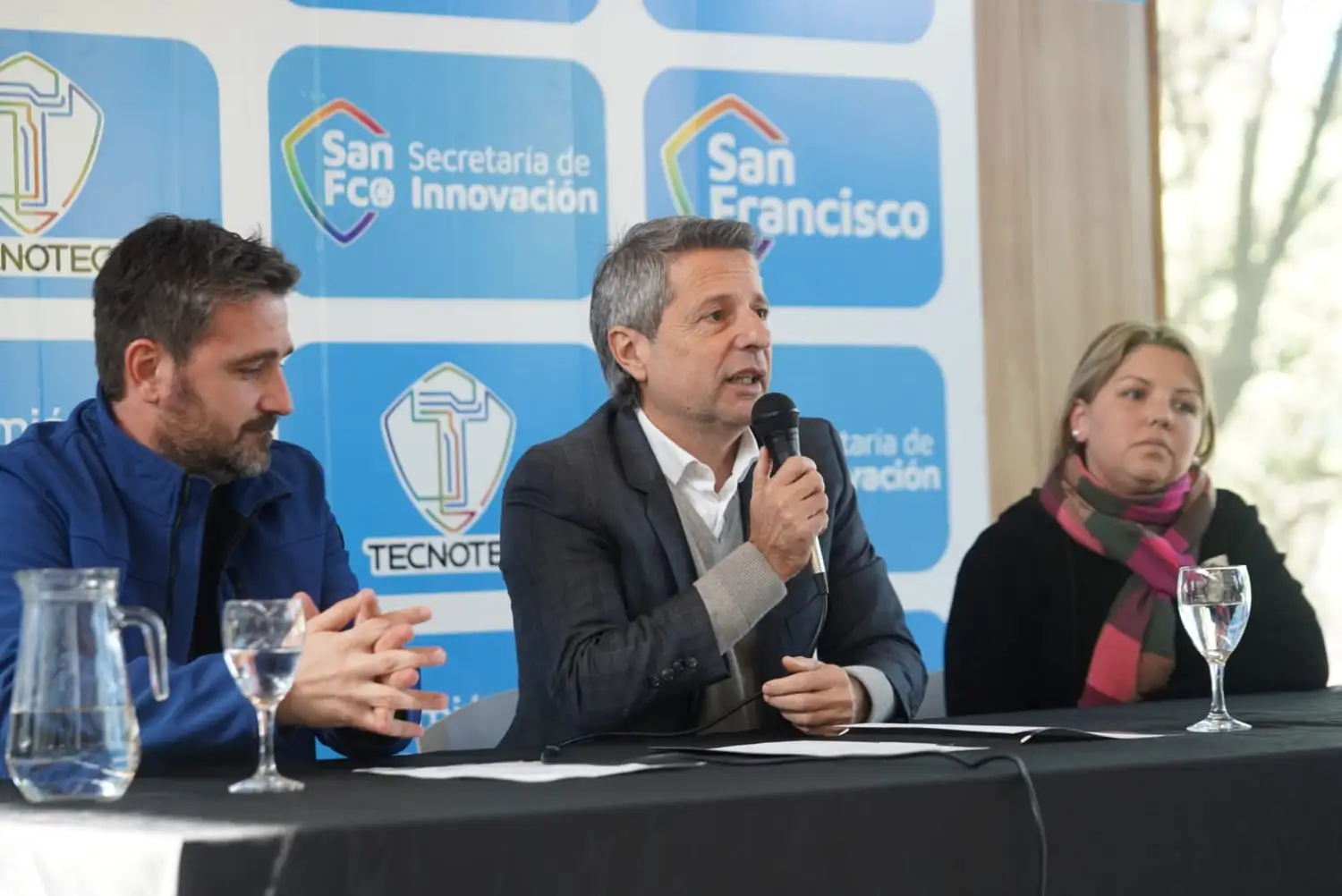 El anuncio se realizó en conferencia de prensa.