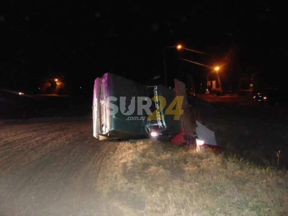 Un vuelco en ruta 33  y una motoclista accidentada en la tarde de este lunes