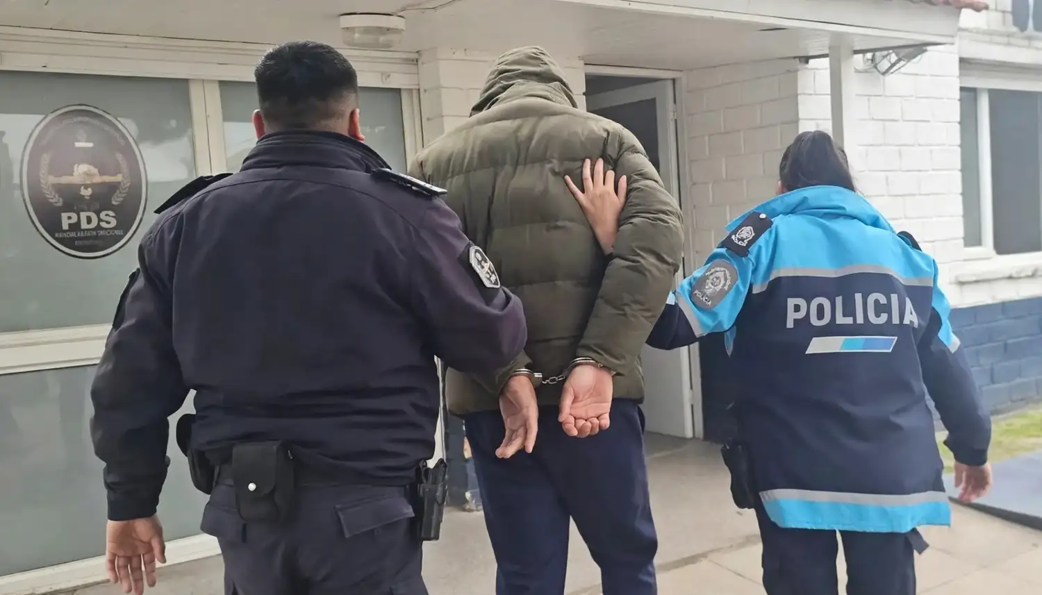 Un hombre que manifestó que en inmediaciones de Puan y Gianelli fue interceptado por varios sujetos que, mediante le sustrajeron su motocicleta..