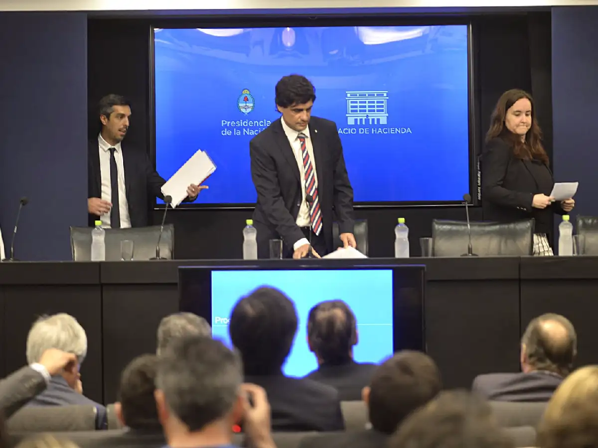 El gobierno retrasa el envío del proyecto sobre la deuda al Congreso: Lacunza no se presentará esta semana