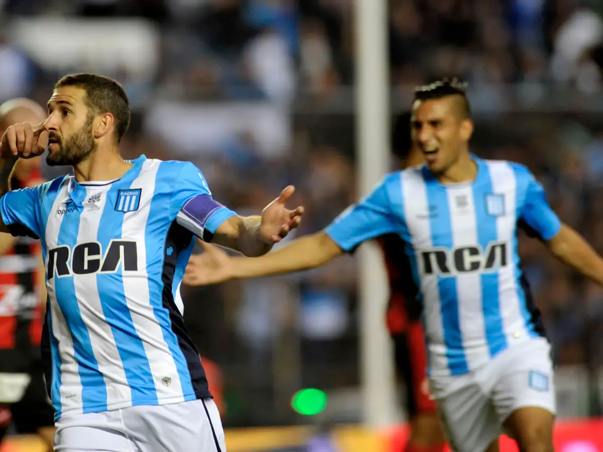 Racing se mide con Mitre
