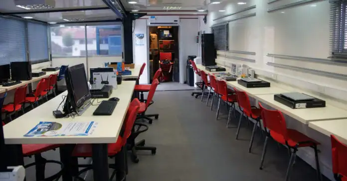 Comienzan los cursos de formación profesional en las aulas móviles
