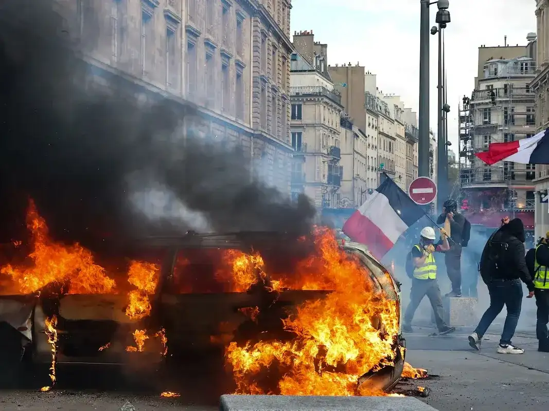 Macron reconoció fallas en los operativos de seguridad y rechazó la renuncia del ministro del Interior.