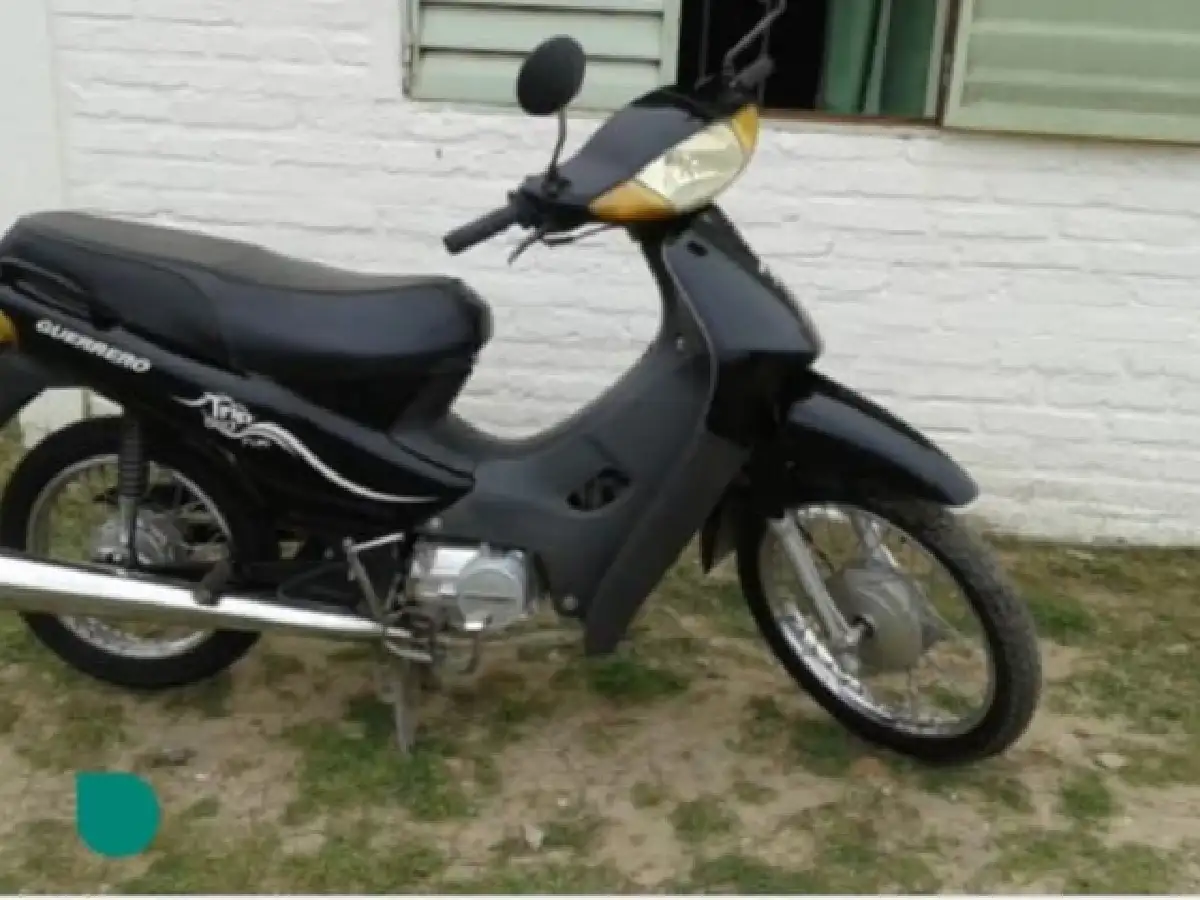 A los tiros le robaron la moto cuando llegaba de la facultad 