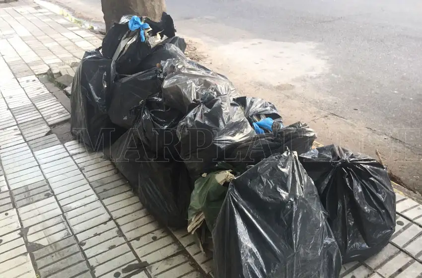 Otra vez la ciudad amaneció repleta de basura