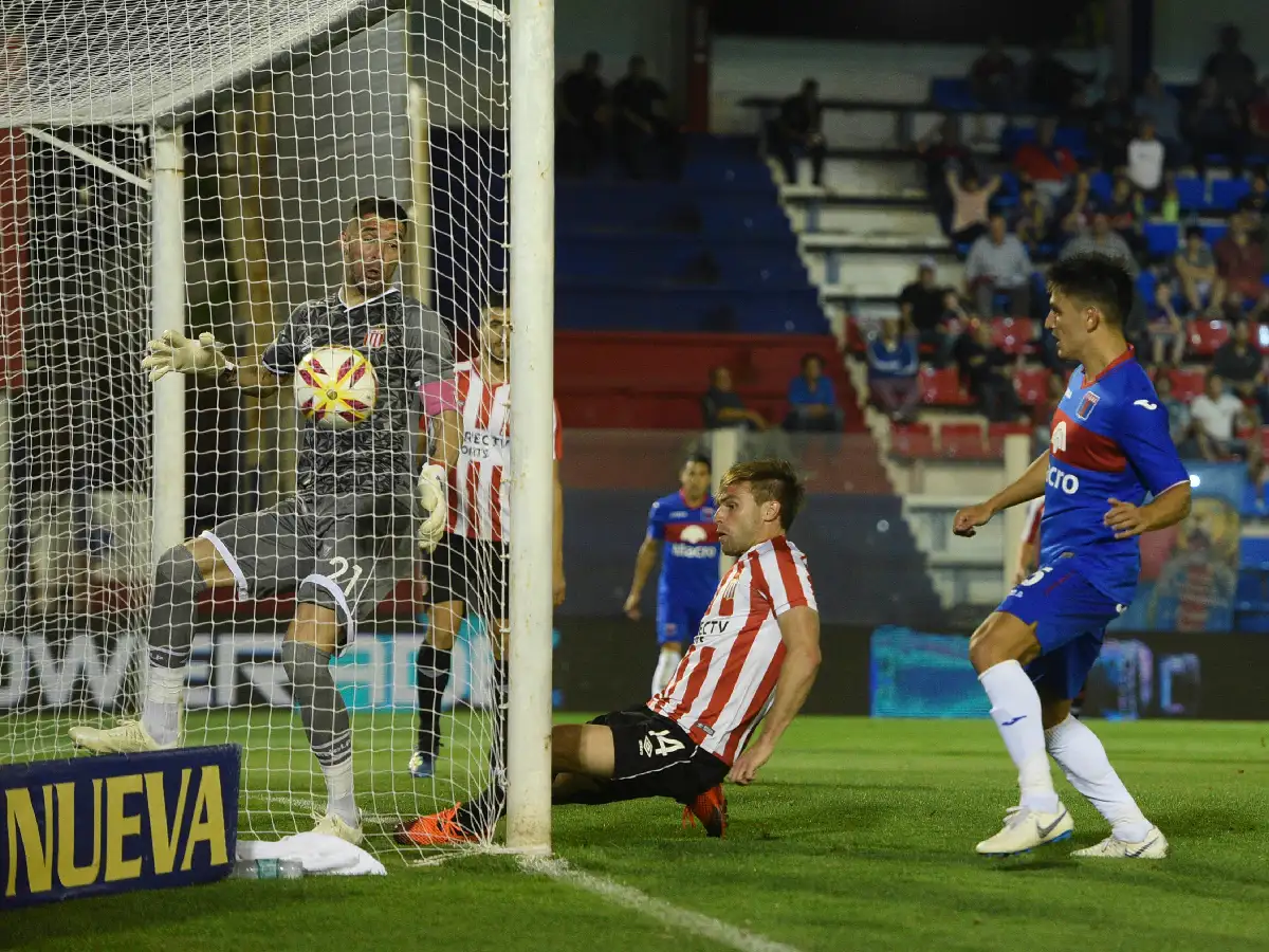 Tigre le ganó a Estudiantes con un gol en contra 