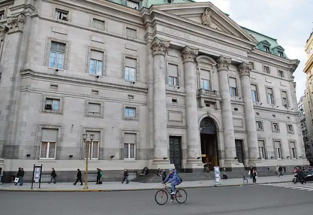 Bancos privados bajan 5 puntos la tasa para créditos pyme