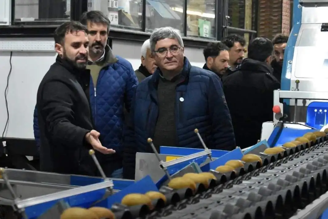 El ministro visitó varios espacios productivos acompañado del intendente de General Alvarado.